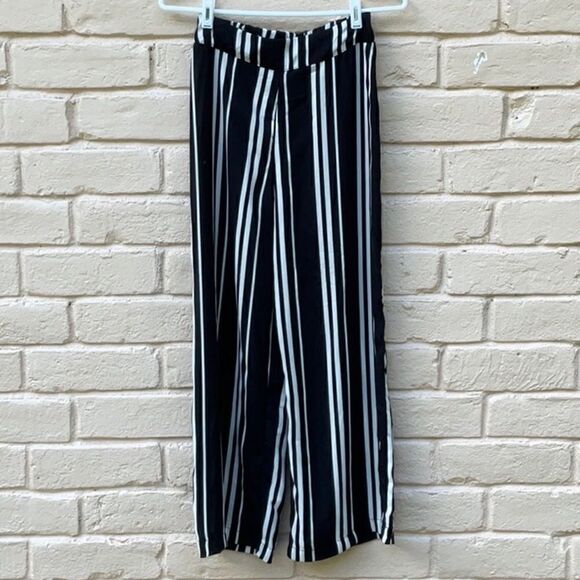 Take 50% OFF- Live To Be Spoiled Black&White 2pc Croptop & Pant, Size-XS - Picture 3 of 8